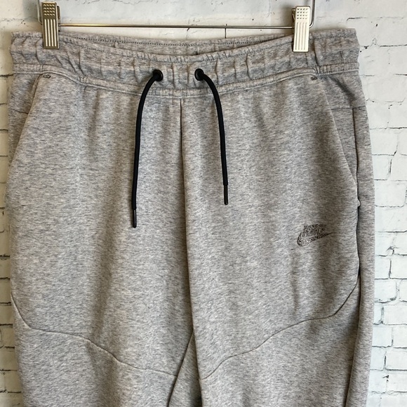 Nike Sportswear Tech Fleece Pants Men's Sz M DR9162-010 Joggers Gym Streetwear - Picture 9 of 16